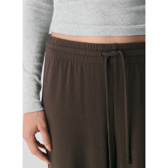 Aritzia TNA Recharge Pant - BRAND NEW - Picture 4 of 13